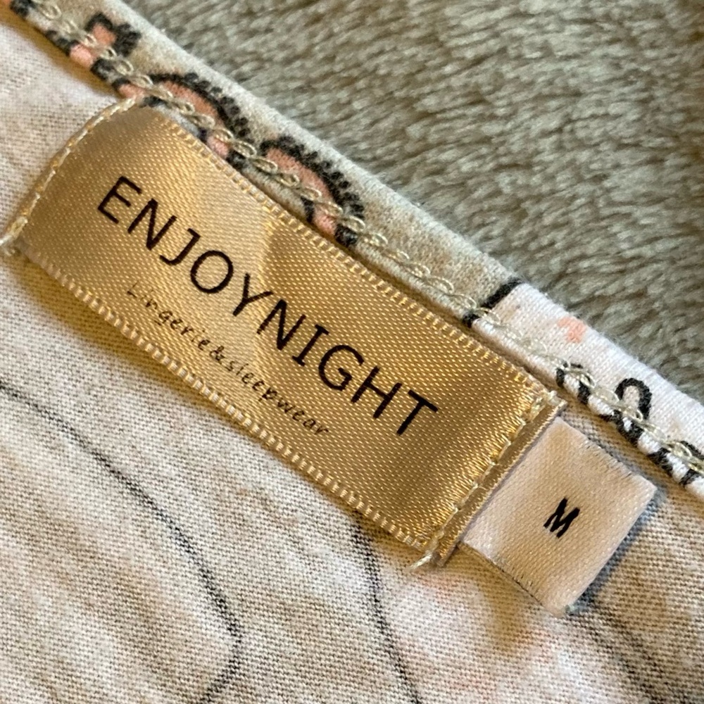 Enjoy Night Coffee Print Pajama Set in Dove Grey, Pink, and White‎ | Capri Pants - Picture 5 of 15